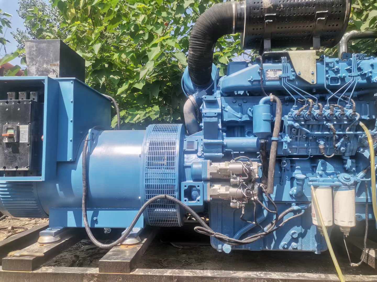秀山详细说明降低 800kW 柴油发电机输出电流波动的方法