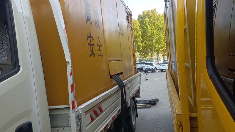 秀山如何判断柴油发电机组和UPS电源的切换时间是否符合要求？