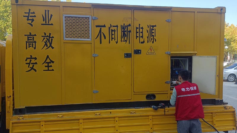 秀山柴油发电机组和UPS电源配合使用时，如何避免切换过程中的电力中断？